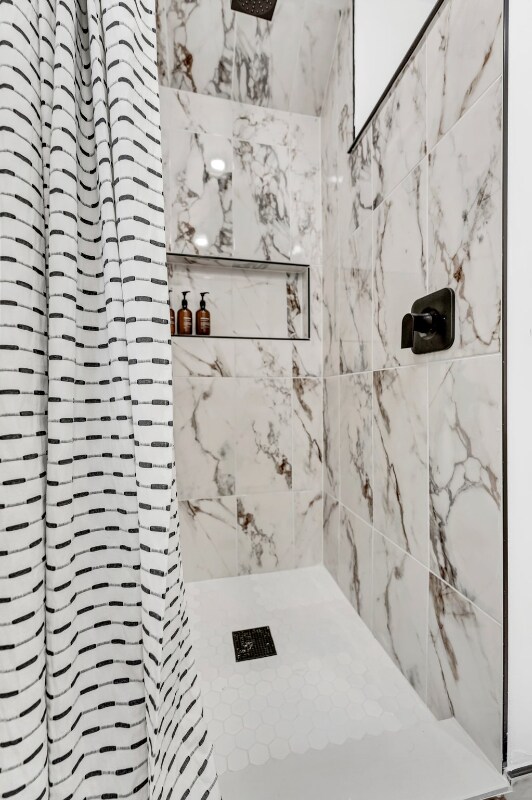 Building Photo - 574 Niagara St