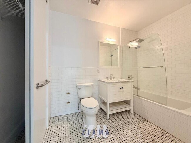 Building Photo - 1 bedroom in Brooklyn NY 11233