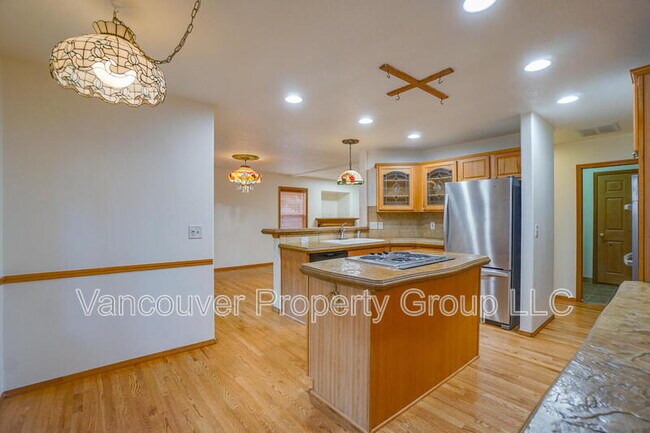 Building Photo - 15720 NE 13th Way