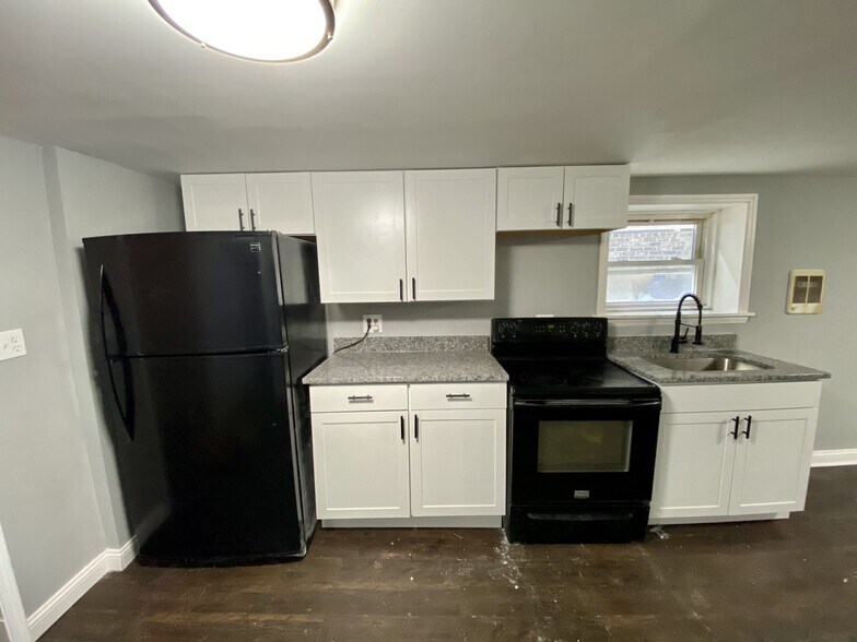 Building Photo - 5639 S Fairfield Ave