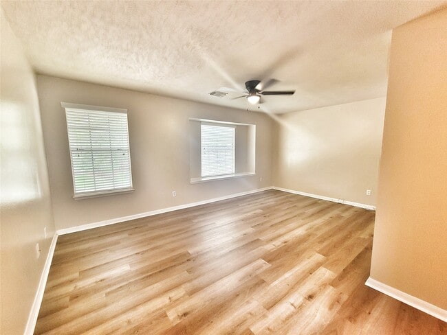 Building Photo - 2715 Sailors Moon Dr
