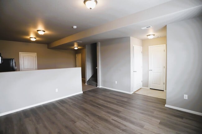 Building Photo - Contemporary, light-filled townhouse available for lease!