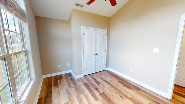 Building Photo - $300 OFF First Month's Rent! 3 Bedroom Ran...