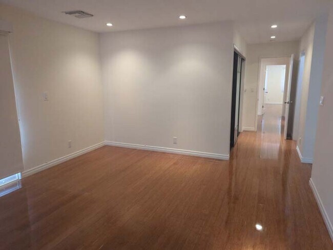 Building Photo - Gorgeous 3 bed 2.5 bath home with stunning Ocean Views and lots of natural light, in the highly s...