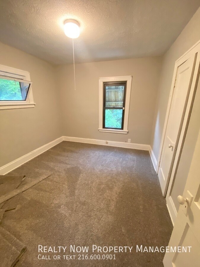 Building Photo - 9612 Lamontier Ave