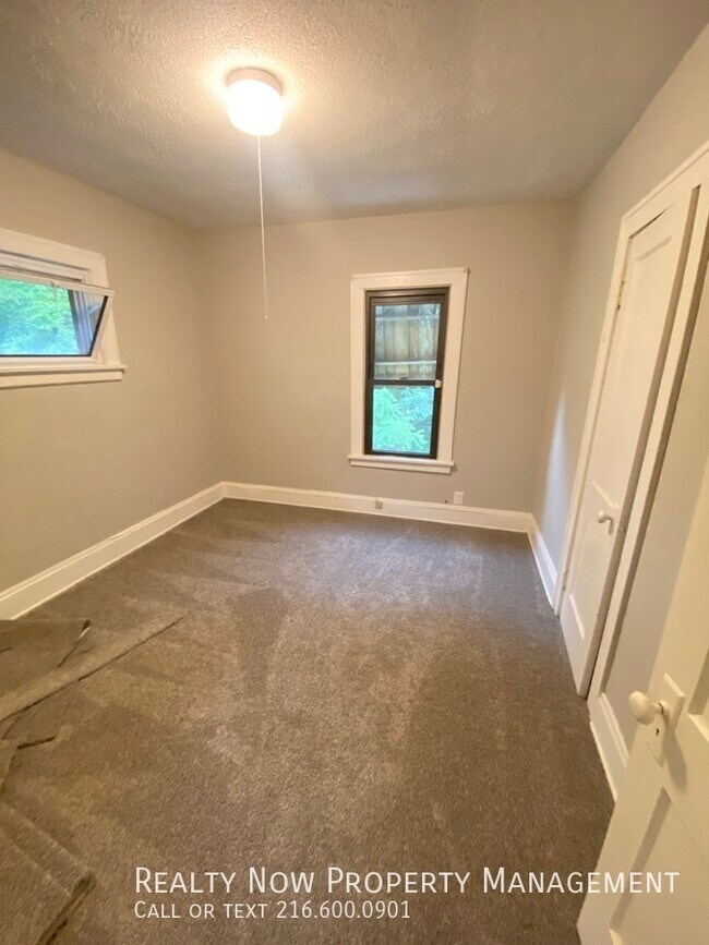 Building Photo - 9612 Lamontier Ave