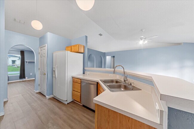 Building Photo - Palm Bay Gem