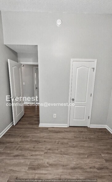 Building Photo - 8635 Thomas Ln