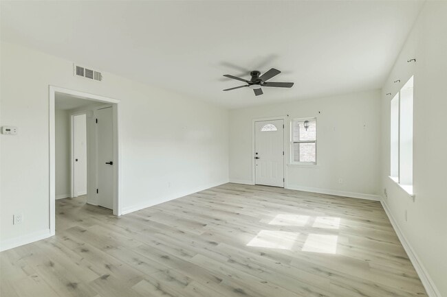 Building Photo - 5922 Fairdale Ln