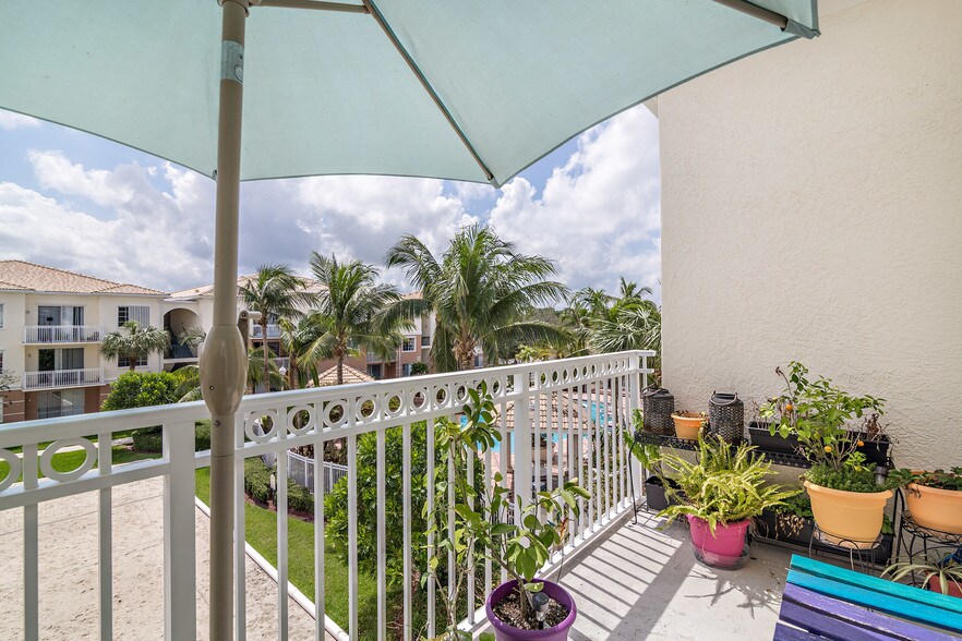 Building Photo - 4302 Myrtlewood Cir E