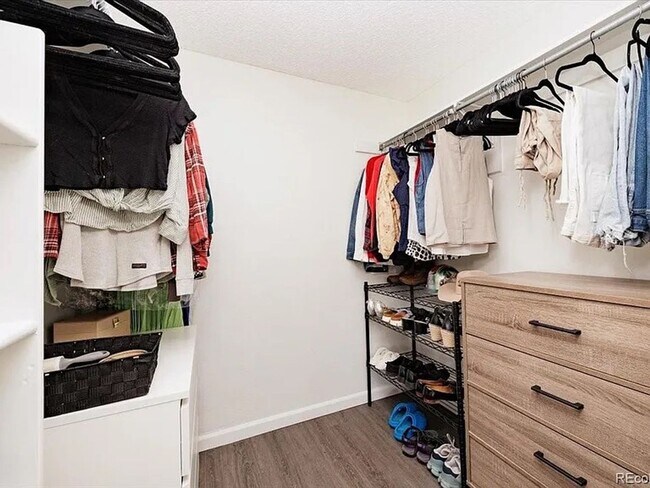 Building Photo - Flexible Condo Living with Loft near Golden!!!