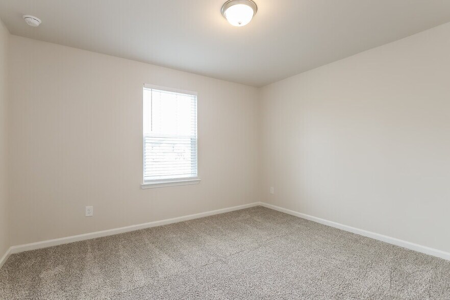 Building Photo - 5910 Green Ash Ct