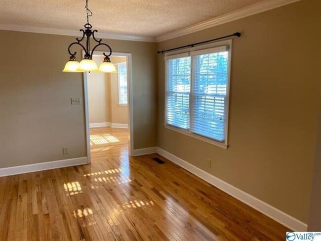 Building Photo - 206 Westchester Ave SW