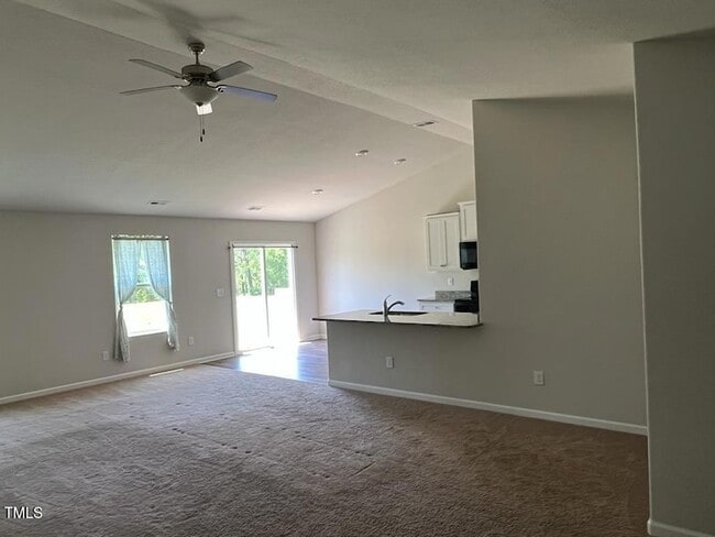 Building Photo - 882 Avery Pond Dr
