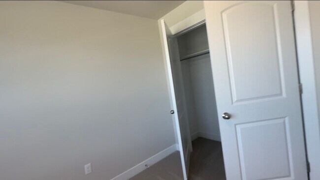 Building Photo - 13646 S Watts Ln