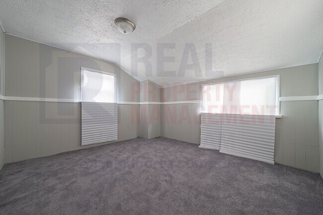 Building Photo - 1079 E 68th St