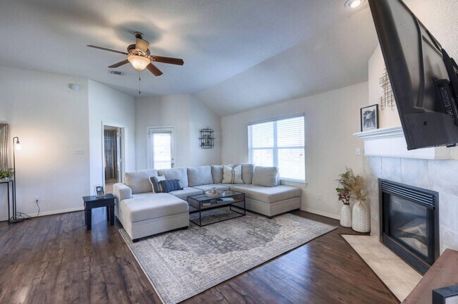 Building Photo - 108 Cove Cir