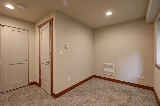 Building Photo - Stunning 3bd, 2.5ba Townhome Available in ...