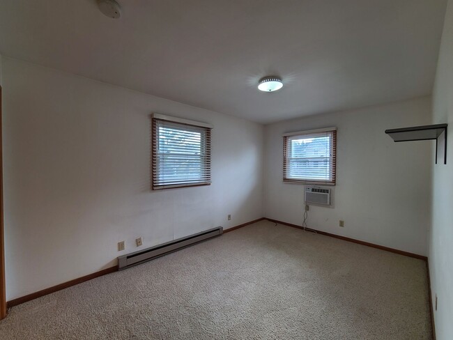 Building Photo - Two Bedroom Two Bath Multi-Level Duplex in...