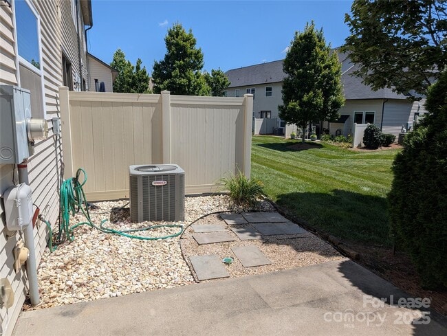 Building Photo - 5508 Trieg Dr
