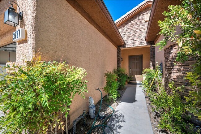 Building Photo - 3787 Budenny Dr