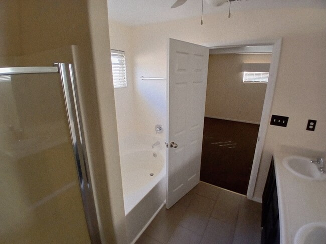 Building Photo - 1842 Santa Maria Ave