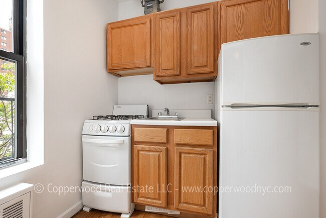 Building Photo - 402 East 78th St