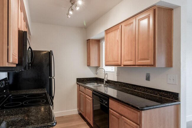 Building Photo - 5877 N Granite Reef Rd