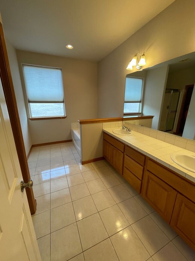Building Photo - Amazing family home in the perfect location!