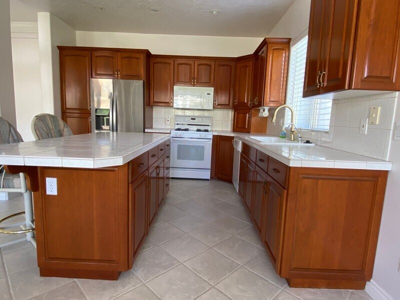 Building Photo - 862 Owls Way