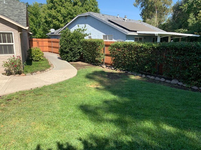 Building Photo - 203 Legacy Ln