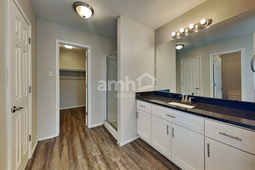 Building Photo - 14006 Honey Bee Ct