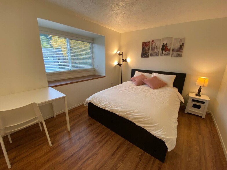 Building Photo - 4135 NW Walnut Pl