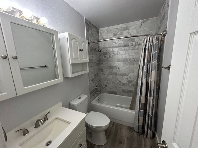 Building Photo - 4501 W Continental Dr