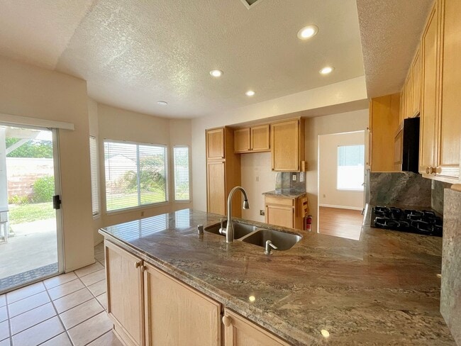 Building Photo - 1951 Devonshire Dr