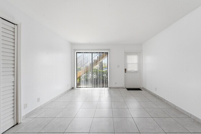 Building Photo - 2671 Riverside Dr