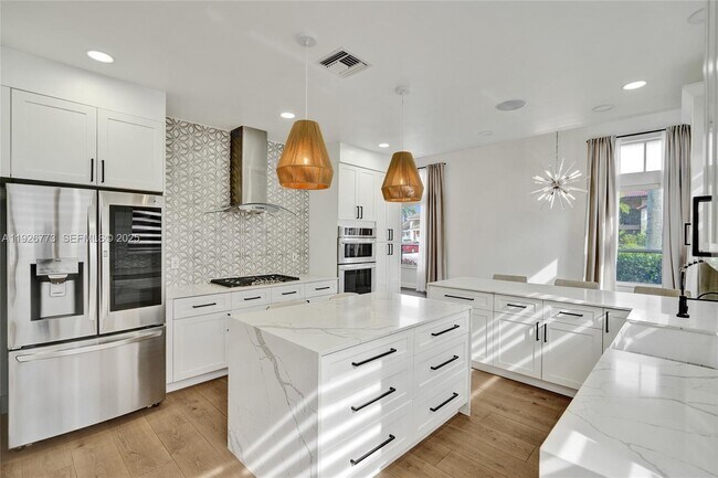 Building Photo - 740 Cypress Pointe Dr E