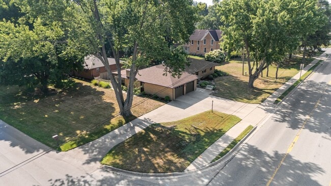 Building Photo - 1686 N Teakwood Dr