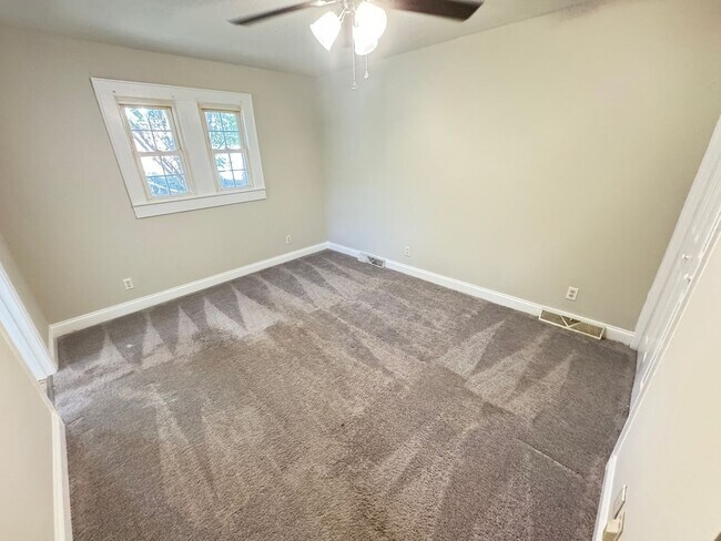 Building Photo - Newly REMODELED STONE HOUSE near downtown,...