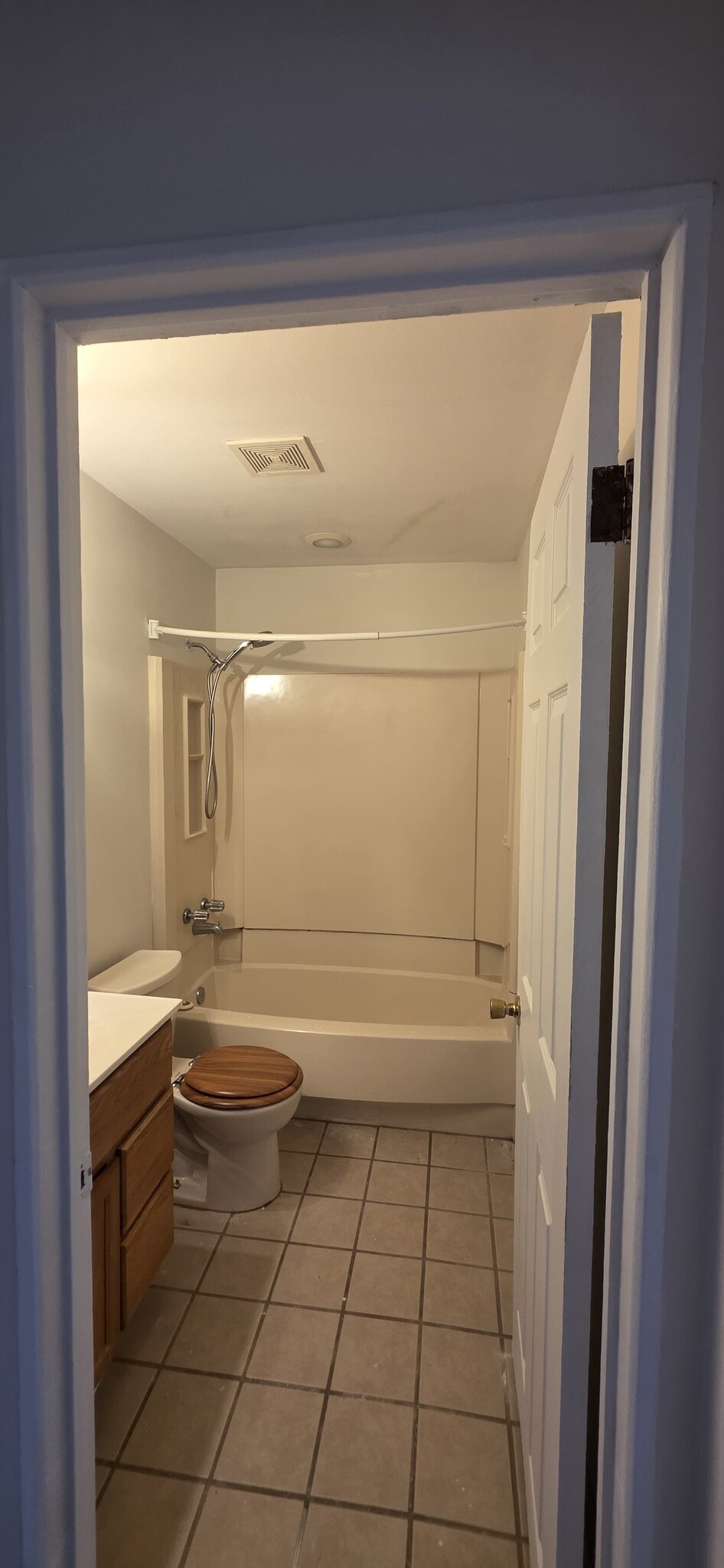 Building Photo - 248 Lakeside Dr