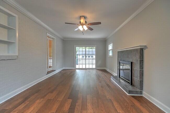 Building Photo - 2708 Schumway Dr