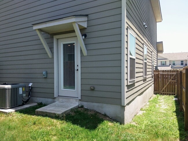 Building Photo - *COMING SOON* 3BR / 2.5BA Home | Fenced Backyard, Garage & Stainless Appliances!