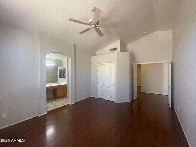 Building Photo - 2230 E Menadota Dr