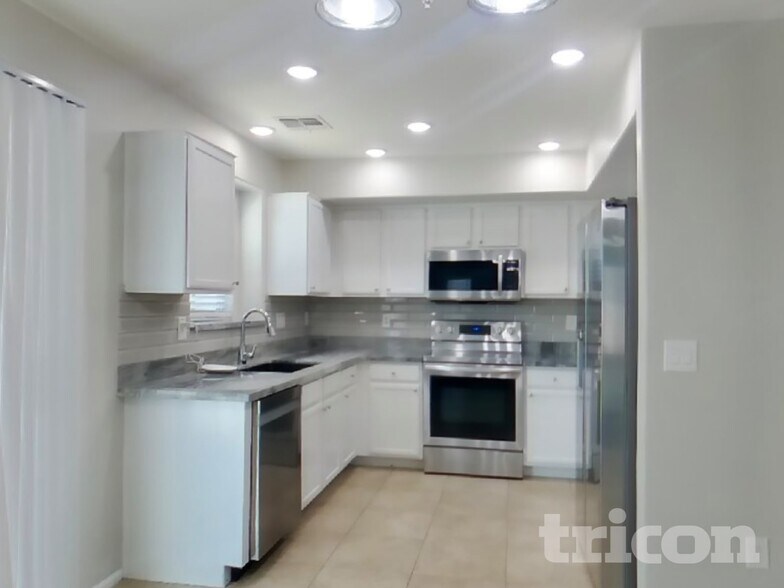 Building Photo - 930 W Mesquite Tree Ln