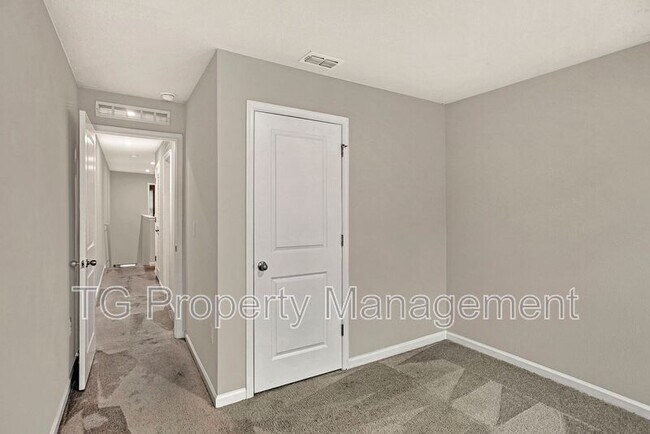 Building Photo - 5958 Creekside Crossing Dr