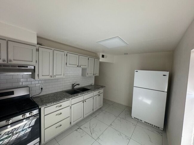 Building Photo - Charming 2 bedroom Casita with AC