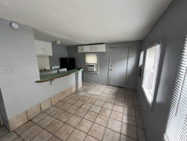 Building Photo - All Bills Paid - Studio for Rent