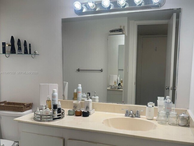 Building Photo - 18151 NE 31st Ct