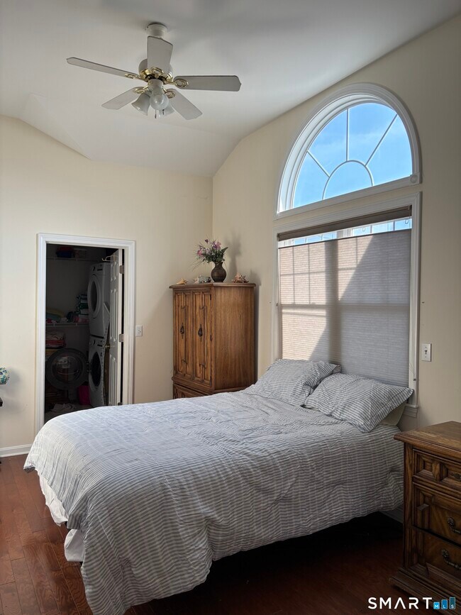 Building Photo - 41 Sunrise Ave