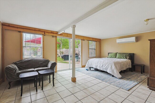 Building Photo - Amazing Historic 1940's Home in Original C...